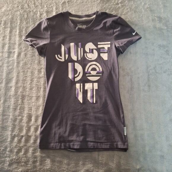 The Nike Tee Womens Crew Neck T-Shirt Short Sleeve Purple XS Dri-Fit Cotton - Picture 1 of 8